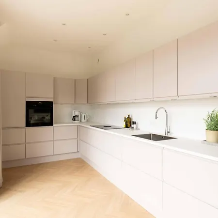 Stunning Premium With Private Rooftop