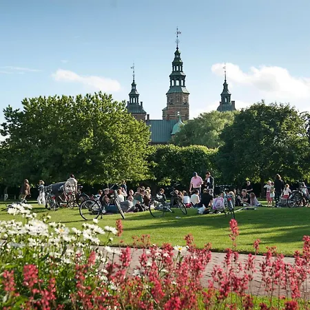 Stunning Premium With Private Rooftop *