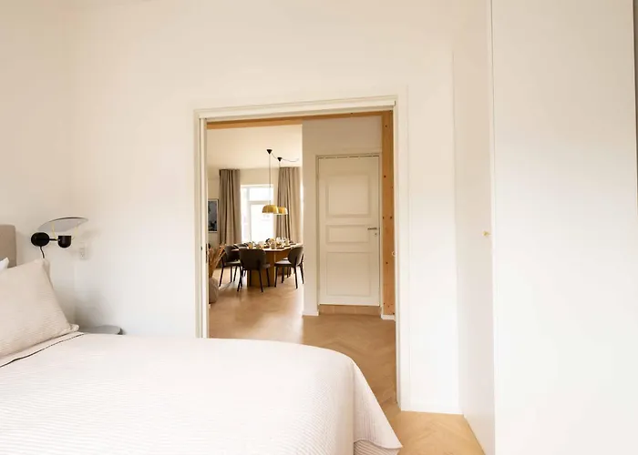 Stunning Premium With Private Rooftop Apartment *