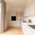 Stunning Premium With Private Rooftop דירה