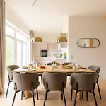 Stunning Premium With Private Rooftop דירה *